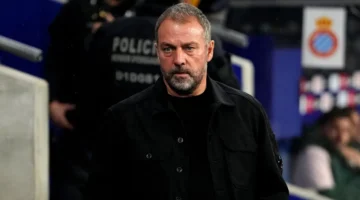 صفقة مدريد الكبرى.. حقيقة رحيل رافينيا عن برشلونة وتجديد عقد هانز فليك